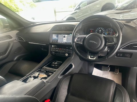 Jaguar F-Pace 2.0 D180 R-Sport Auto AWD Euro 6 (s/s) 5dr 33