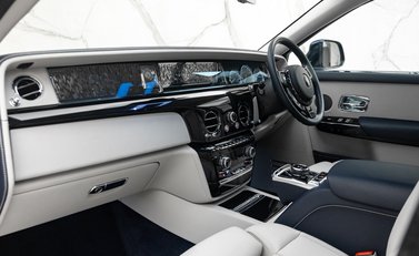 Rolls-Royce Phantom VIII EWB 21