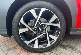 Hyundai KONA T-GDI PREMIUM MHEV 12