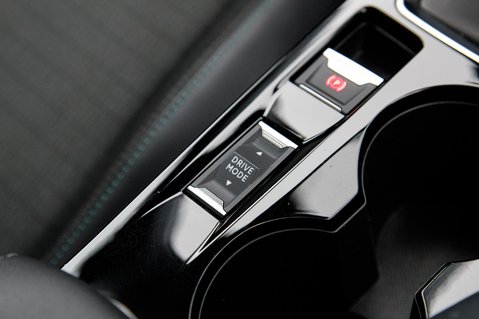 Peugeot 208 PURETECH ALLURE PREMIUM PLUS S/S 33