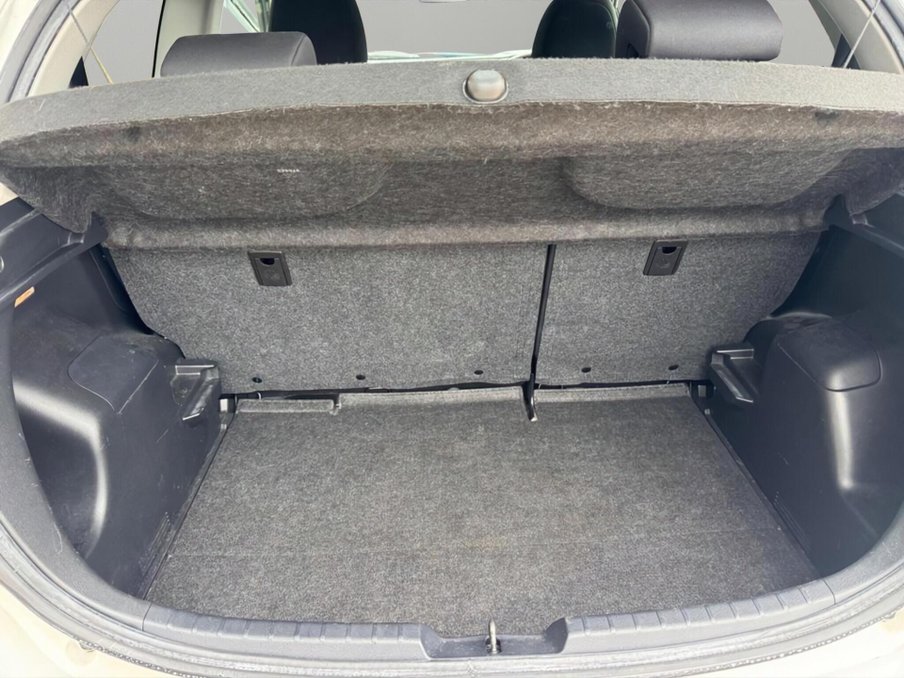 2016 Toyota Yaris — image 25