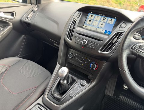 Ford Focus 1.0 Focus ST-Line 5dr 29