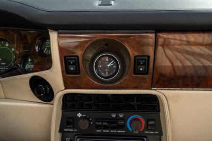 Aston Martin V8 Vantage Volante 22