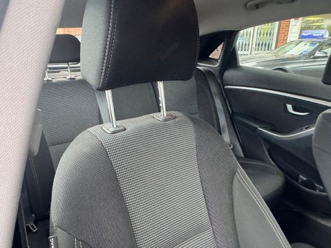 Hyundai i30 1.6 CRDi Blue Drive Active Euro 5 (s/s) 5dr 23