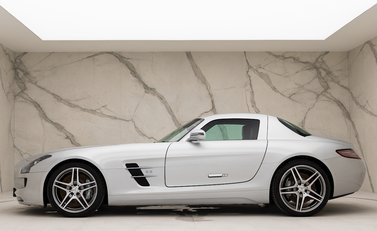 Mercedes-Benz SLS AMG 2