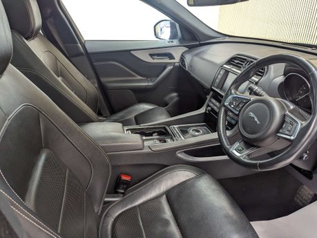 Jaguar F-Pace 2.0 F-PACE R-Sport AWD D Auto 4WD 5dr 29