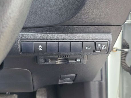 Toyota Corolla 1.8 VVT-h Design Touring Sports 5dr Petrol Hybrid CVT Euro 6 (s/s) (122 ps) 34