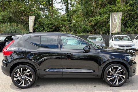 Volvo XC40 D4 R-DESIGN PRO AWD 2