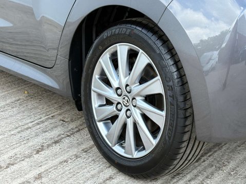 Toyota Yaris 1.5 Yaris Icon HEV CVT 5dr 37