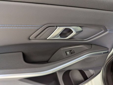 BMW 3 Series 2.0 320i M Sport Auto 4dr 44