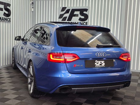 Audi RS4 4.2 FSI V8 Estate 5dr Petrol S Tronic quattro Euro 5 (450 ps) 40