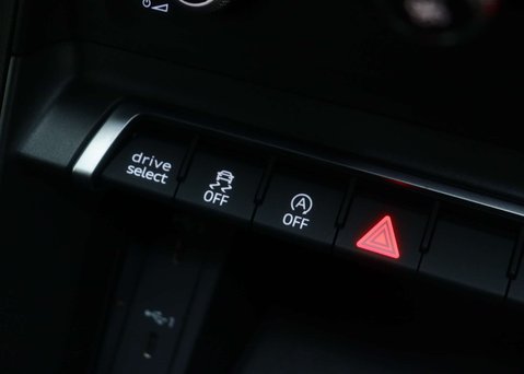 Audi Q3 1.5 TFSI CoD 35 Black Edition SUV 5dr Petrol S Tronic Euro 6 (s/s) (150 ps) 32