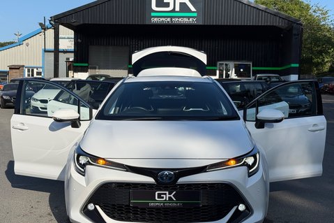 Toyota Corolla EXCEL HYBRID - ONE OWNER - FULL TOYOTA SERVICE HISTORY 19