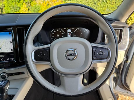 Volvo XC60 2.0 D4 Momentum Auto AWD Euro 6 (s/s) 5dr 16