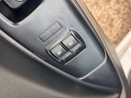 Vauxhall Combo 1.2 Combo 2300 CDTi S/S 33