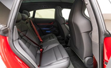 Porsche Taycan Turbo Cross Turismo 14