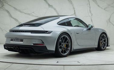 Porsche 911 GT3 TOURING (992) 6
