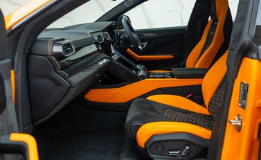 Lamborghini Urus Pearl Capsule 19
