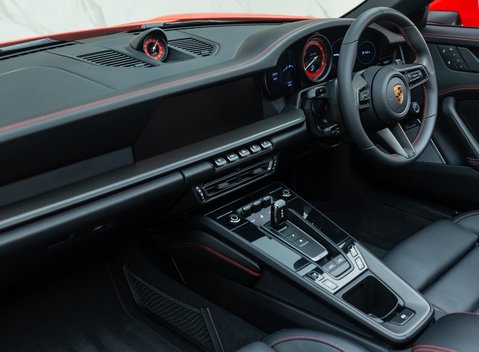 Porsche 911 Targa 4 GTS (992) 23