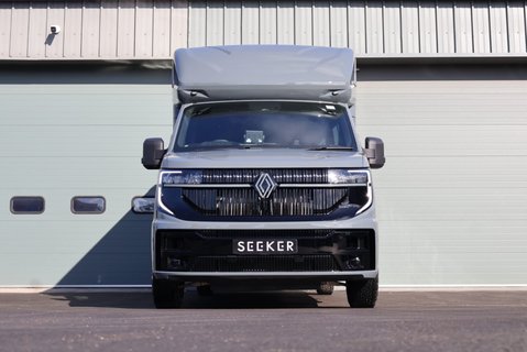Renault Master DEMO MODEL 3.5 TON ADVANCE 150 AUTO STALLION BUILD SEEKER HORSEBOX REAR BED 2