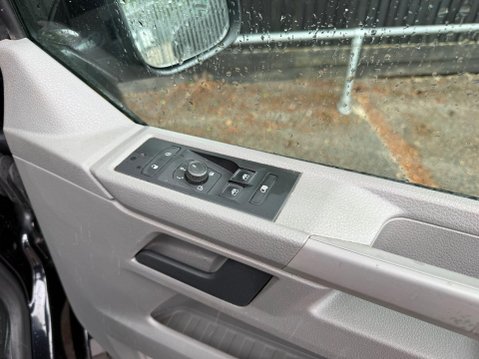 Volkswagen Transporter T28 TDI P/V HIGHLINE 27