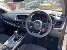 Nissan Qashqai 1.3 Qashqai Visia DiG-T MHEV 5dr 17