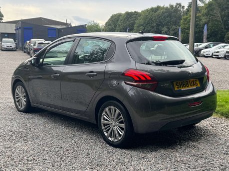 Peugeot 208 1.2 208 Signature S/S 5dr 9