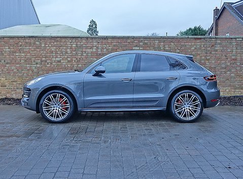 Porsche Macan Turbo 18
