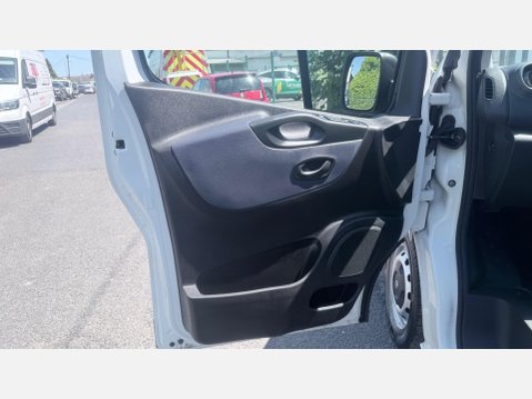 Vauxhall Vivaro 1.6 CDTi 2900 BiTurbo ecoTEC L2 H2 Euro 6 (s/s) 5dr 17