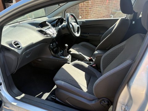 Ford Fiesta ZETEC S 13