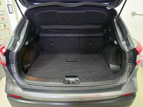 Nissan Qashqai 1.5 dCi N-Connecta Euro 6 (s/s) 5dr 8