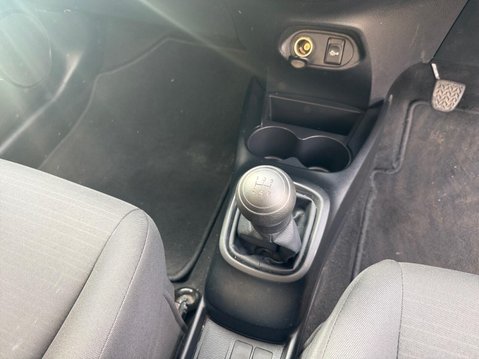 Toyota Yaris 1.0 VVT-i Active Euro 5 3dr 22