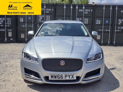 2016 Jaguar XF thumbnail 3