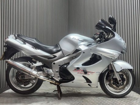 Kawasaki ZZR 2003 ONLY 24K TOURER PROJECT BIKE SPARES OR REPAIR 1200CC