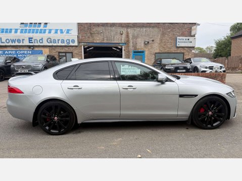 Jaguar XF 3.0 XF V6 S D Auto 4dr 37