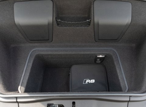 Audi R8 V10 Plus 32
