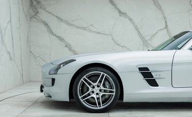 Mercedes-Benz SLS AMG 33