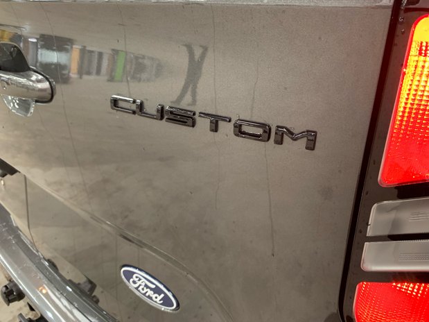 Ford Transit Custom 320LWB 9 Seat Kombi Titanium *new* 12
