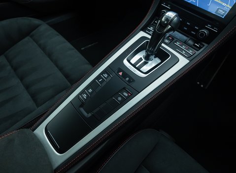 Porsche Cayman GT4 (718) 21