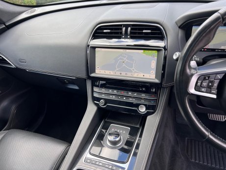 Jaguar F-Pace 2.0 D180 Chequered Flag Auto AWD Euro 6 (s/s) 5dr 67