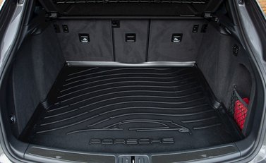 Porsche Macan Turbo 32