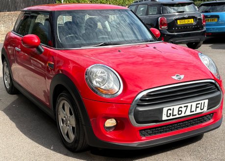 Mini Hatch One 1.5 Petrol Manual Media pack - NAVIGATION - REAR PARK - LOW INSURANCE 15