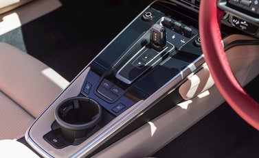 Porsche 911 (992) Targa 4S Heritage Design Edition 22