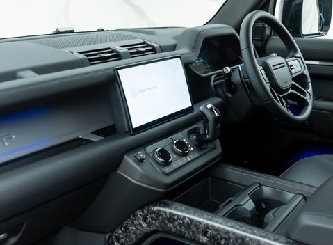 Land Rover Defender 110 OCTA EDITION ONE 23