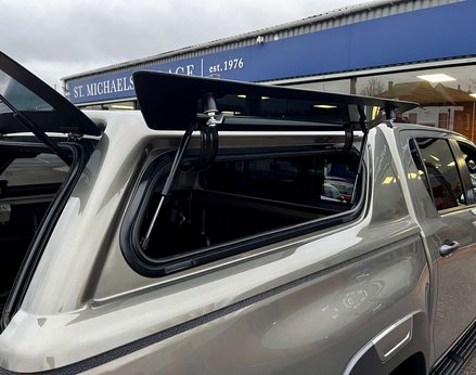 Toyota Hilux 2.8 HI-Luxury Invincible X D-4D 4WD Double Cab Auto 4WD 5dr 64