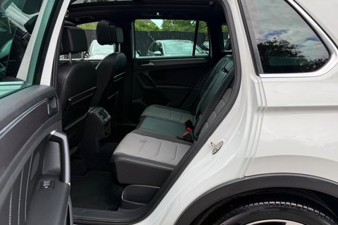 Volkswagen Tiguan R LINE TDI BMT 4MOTION DSG - PAN ROOF - APPLE CAR PLAY -ADAPTIVE CRUISE 31