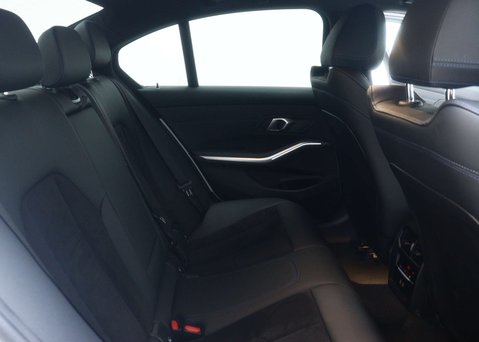 BMW 3 Series 2.0 320i M Sport Saloon 4dr Petrol Auto Euro 6 (s/s) (184 ps) 50