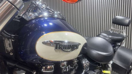 Triumph Bonneville 2011 ONLY 21K NEW MOT CRUISER 865CC 15