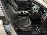 Aston Martin DBX V8 39