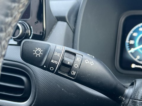 Hyundai KONA T-GDI PREMIUM MHEV 32